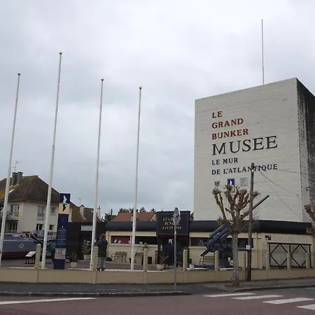 In Near Sandy Arromanches-les-Bains