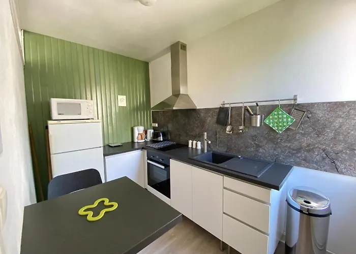 In Near Sandy * ארומנש-לה-באינס